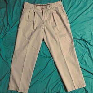 Dockers Men's Light Khaki Chinos